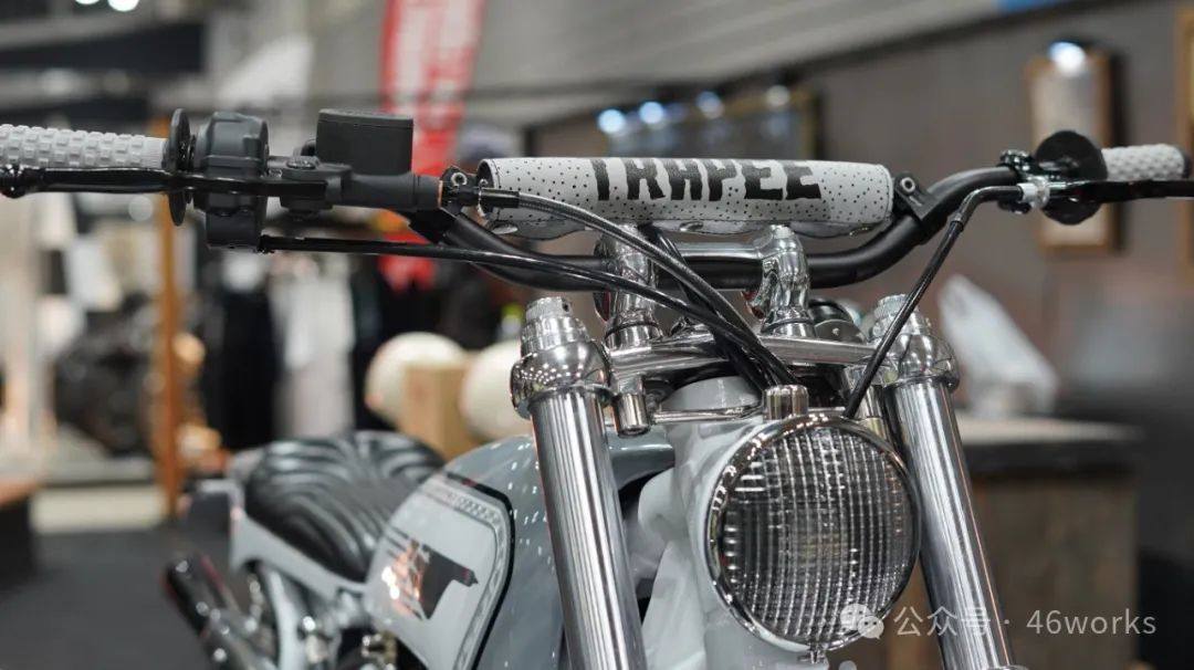 晶莹闪亮:Triumph street 900 | 每日一车