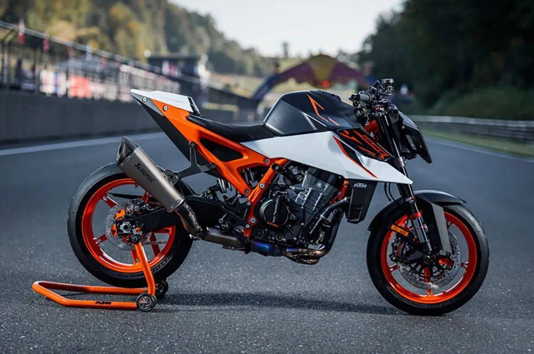 愿称为最强战斗街车,KTM 990 DUKE R