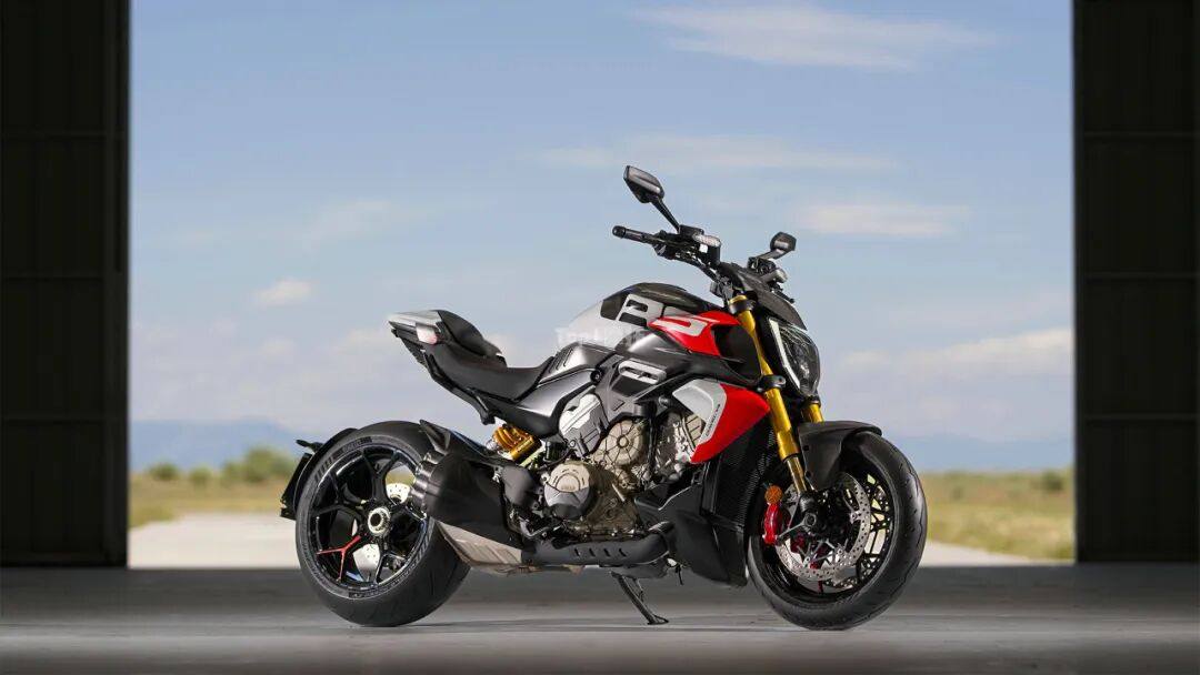 零百加速2.5秒，杜卡迪加速最快的量产车，大魔鬼Diavel V4 RS上市
