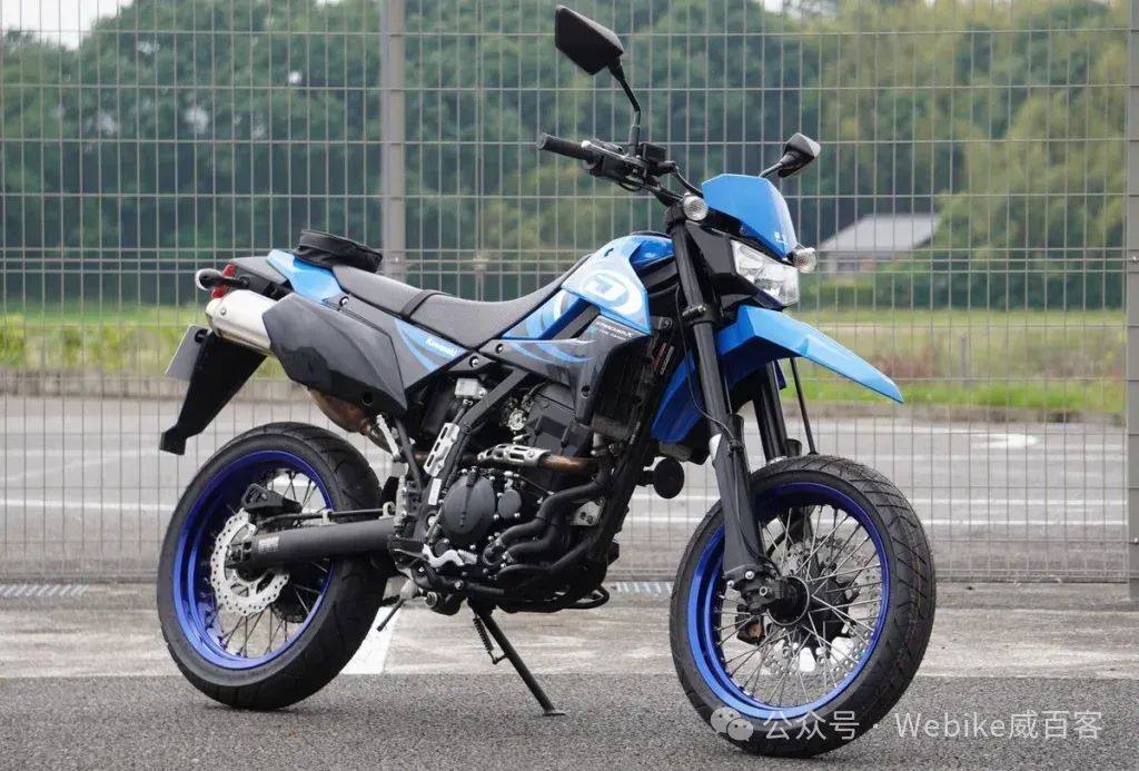 日系滑胎车巅峰之作【铃木DR-Z400SM】融合速度与操控的魅力