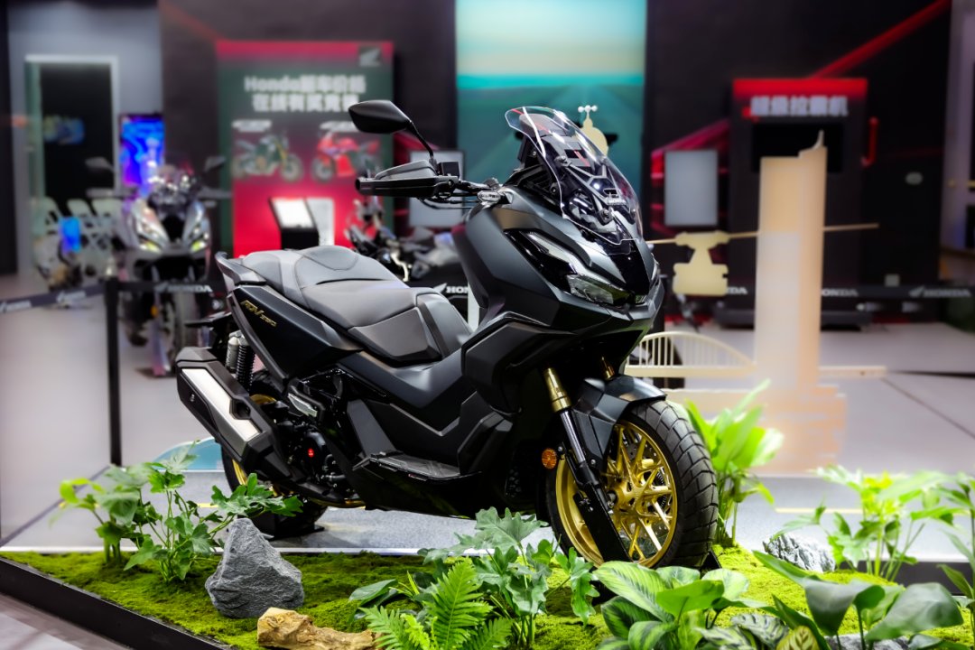 等得花儿快谢了,总算等到了HONDA ADV350