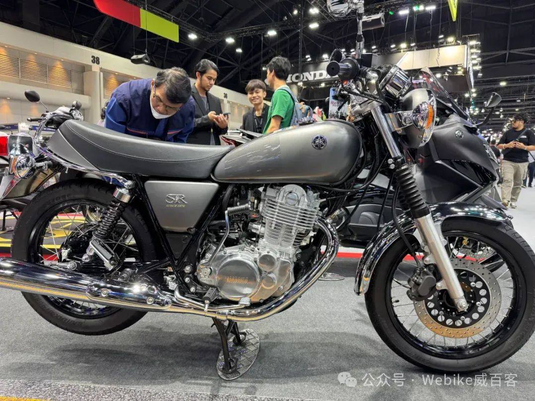 雅马哈SR400继续奔驰!泰国车展发表2025年款,经典设计继续