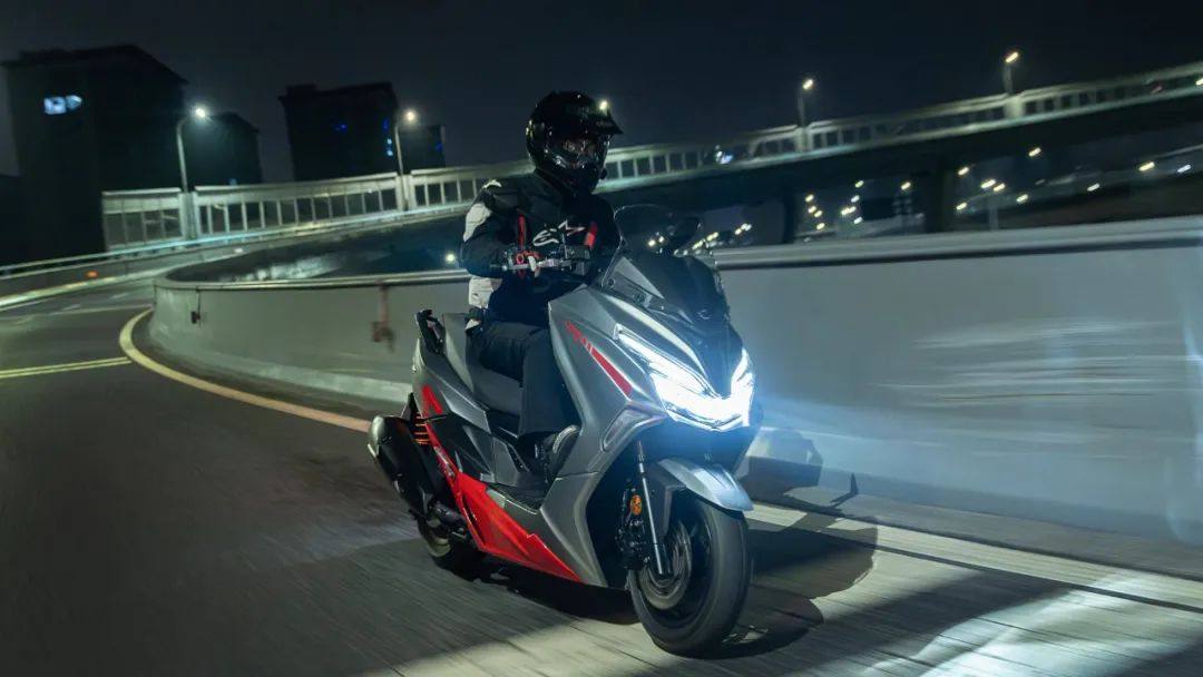 堪比新能源汽车的人车机真▪智能系统！搭载ParaPal智能平台的QJMOTOR鸿250澎湃版有点意思！