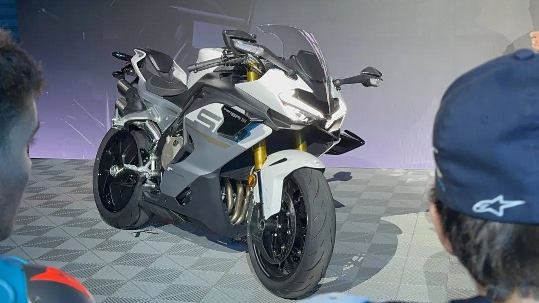 四缸仿赛春风750SR-S实车亮相,XO狒狒升级登场