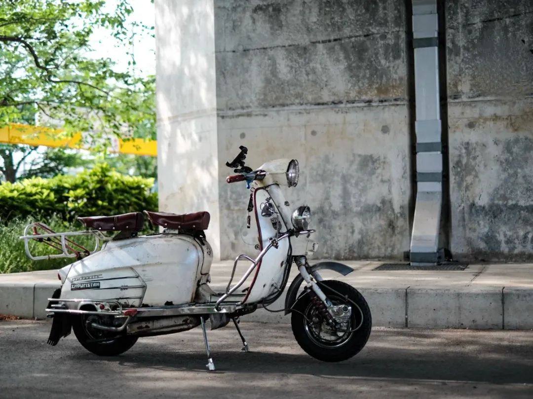 帅到裂雪:LAMBRETTA SX200