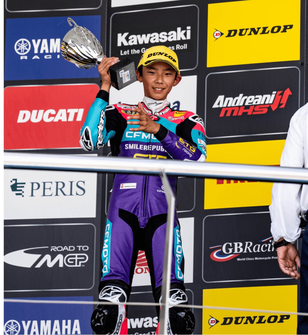 中国青少年赛车手扬威西班牙，Moto4赛事首站两登颁奖台