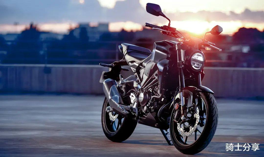 本田圆灯车型中不能被小瞧的——CB250R，性能出众配置丰富
