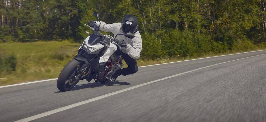 2025 款本田 CB 750 Hornet