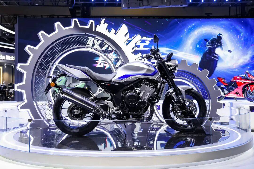 本田CB500SF还未上场，又爆出全新复古街车——CB400SF！