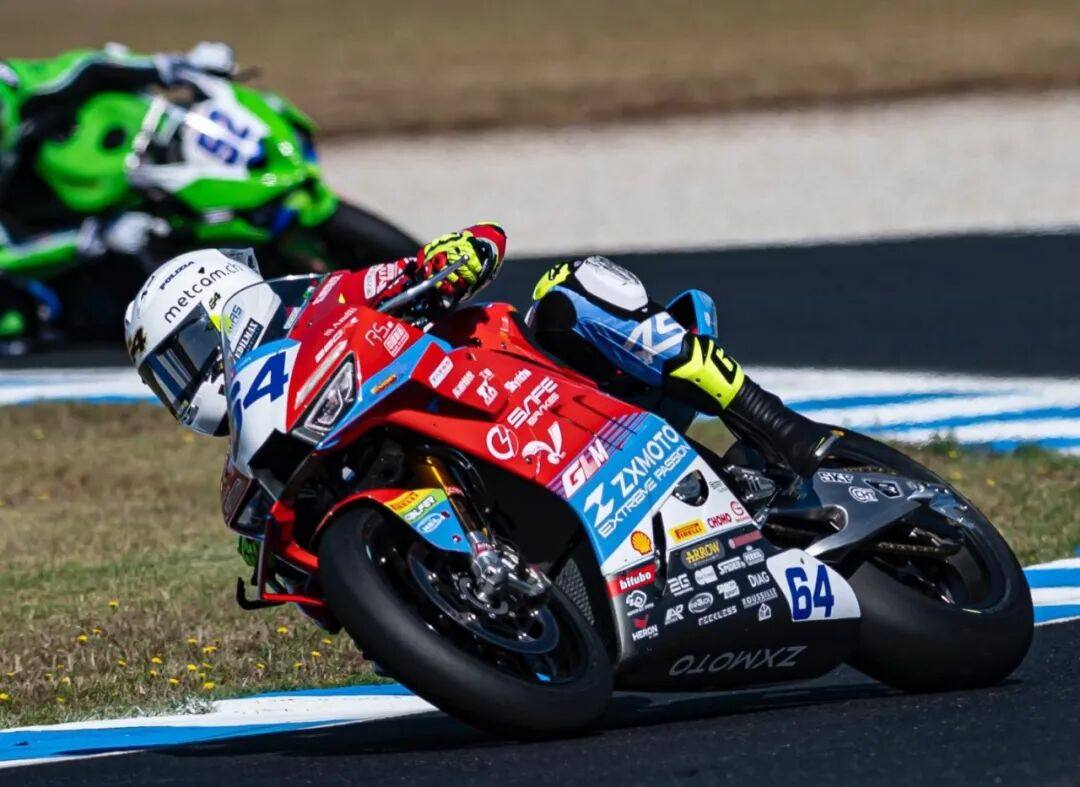 WSBK首战失利,公升下无敌的张雪820RR,澳大利亚站正赛未入前十