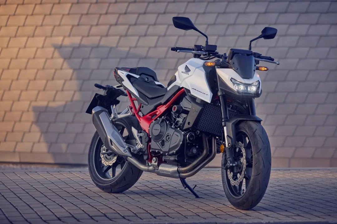 全新V3 涡轮发动机,本田米兰新动向,三款750、PCX更新