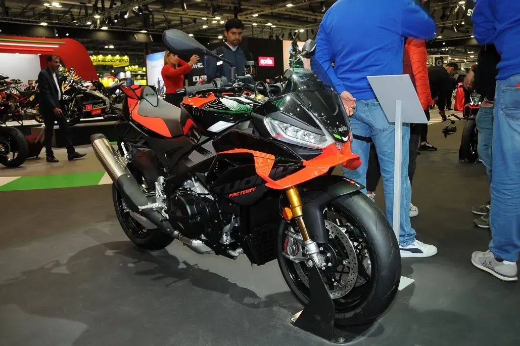 升级MotoGP大定风翼,阿普利亚Tuono V4新款上市,马力提升5匹