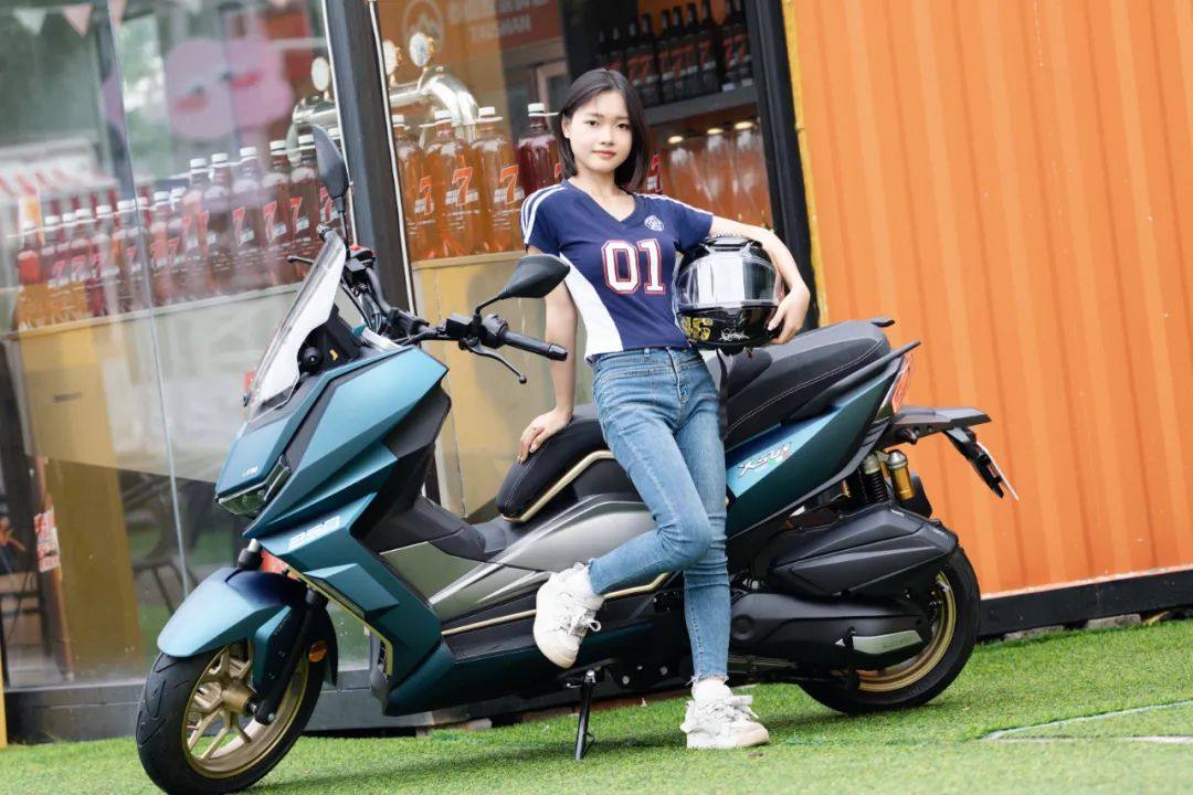 它能成为国产250水冷踏板新黑马！？ ▎试驾体验台荣荣250水冷踏板（静态篇）