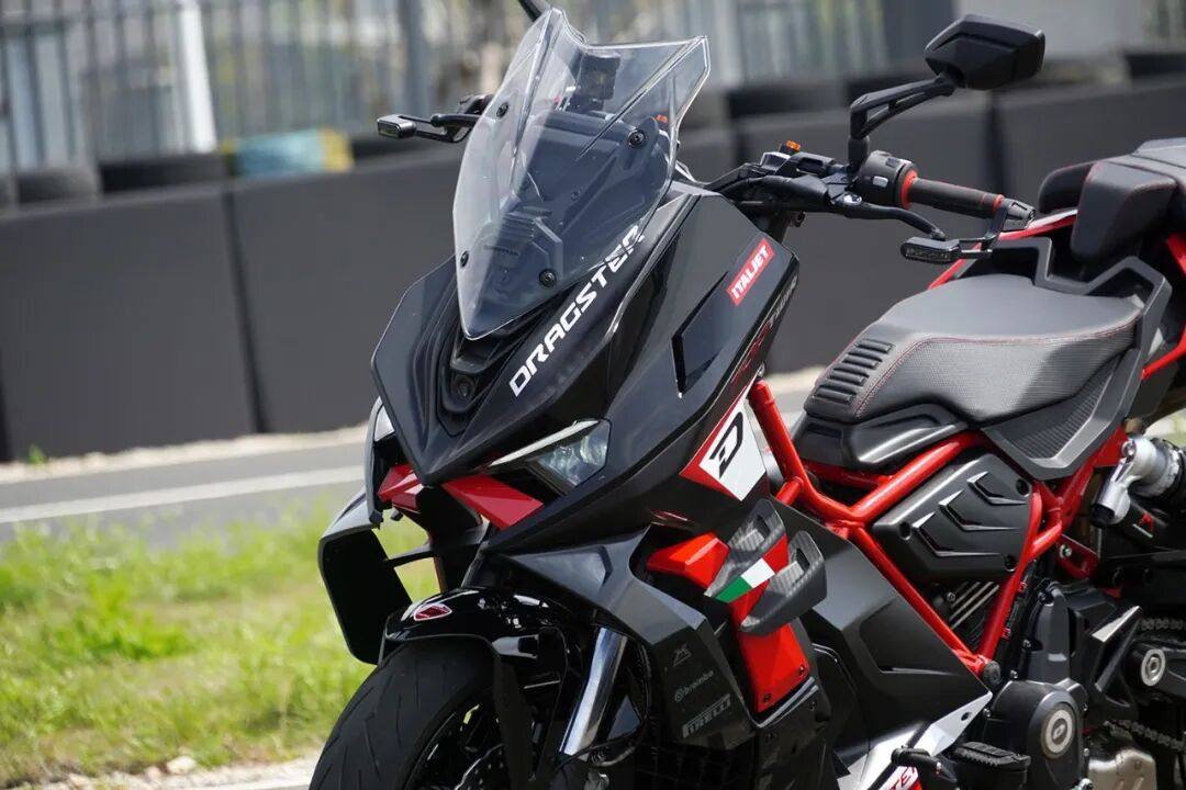 够酷够硬够犀利:Dragster 700Twin试驾报告