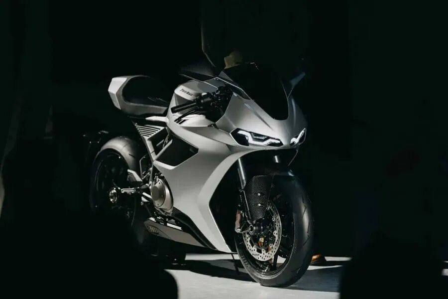 18.5万!诺顿活了,还活出了一台马力208匹的V4赛车