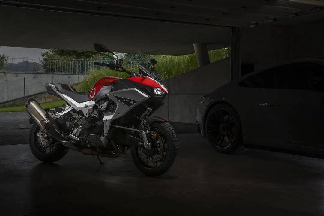 时速270km/h的拉力车Bimota TESI H2 TERA,还有川崎H2机增引擎+轮毂转向