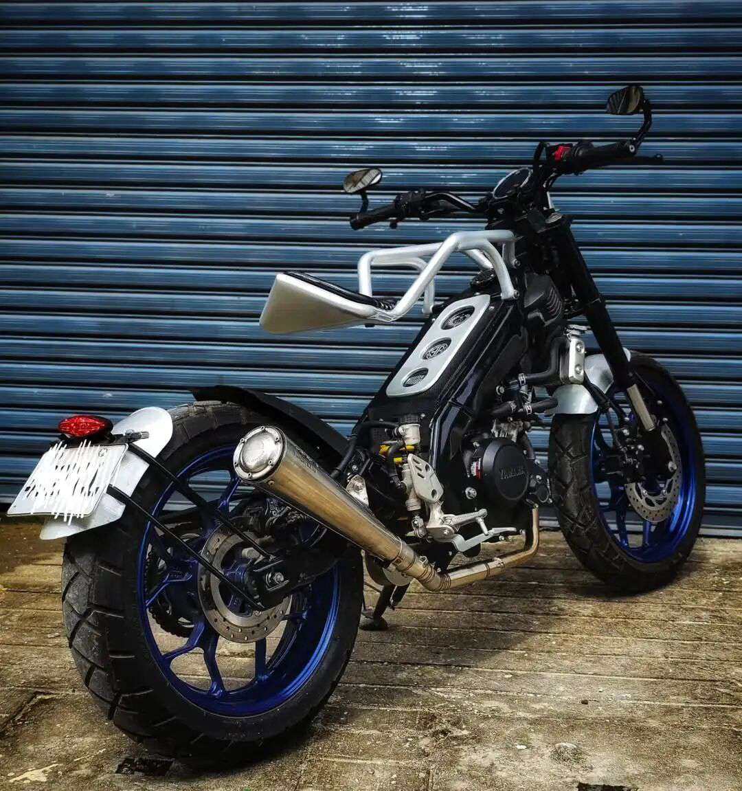 此坐垫一定是有高人指点:Yamana XSR 155