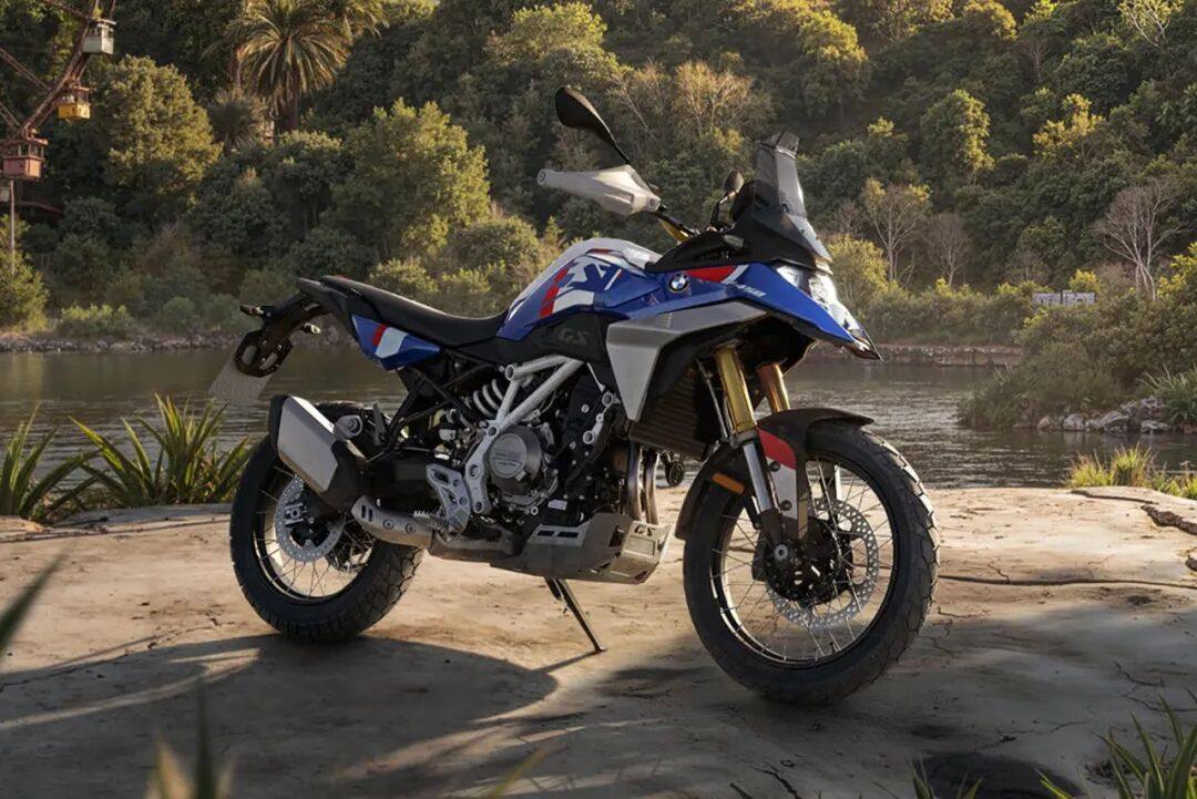 KTM RC450的竞争对手,宝马F450RR双缸仿赛路试谍照曝光