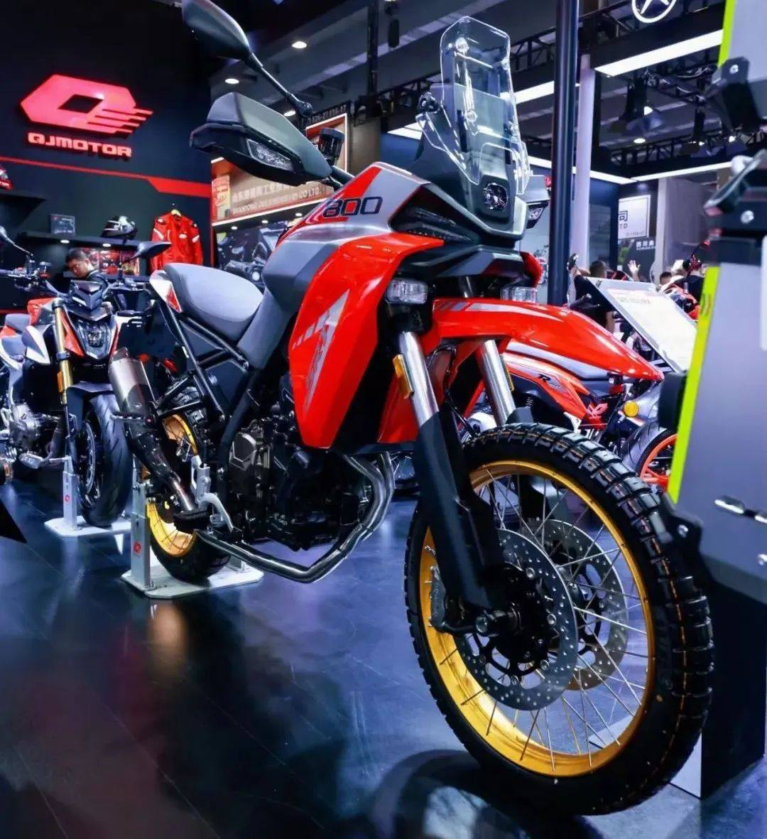 可以挑战本田CRF300 Rally的新ADV！？QJMOTOR全新300cc探险新车曝光！