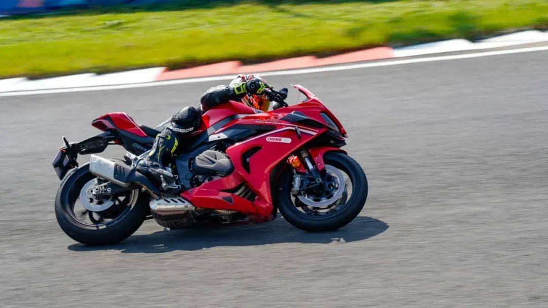 续写四缸传奇—赛800与CBR650R对比简评