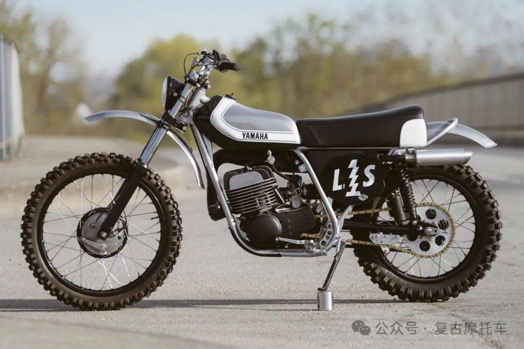 车身线条简单利落 Yamaha MX360 | 每日一车