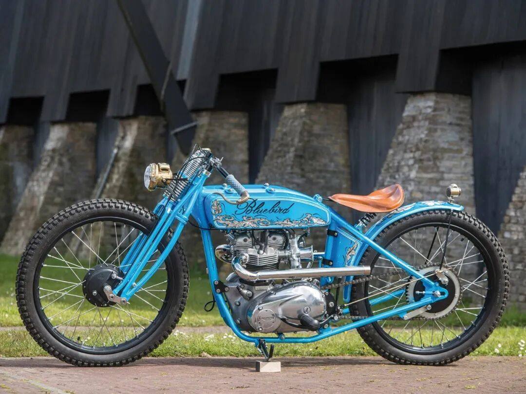 Triumph T140