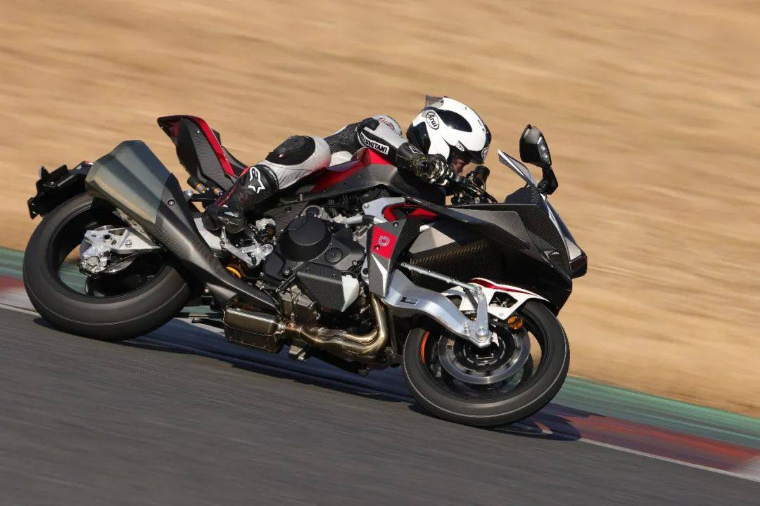 鹤立鸡群的Bimota Tesi H2