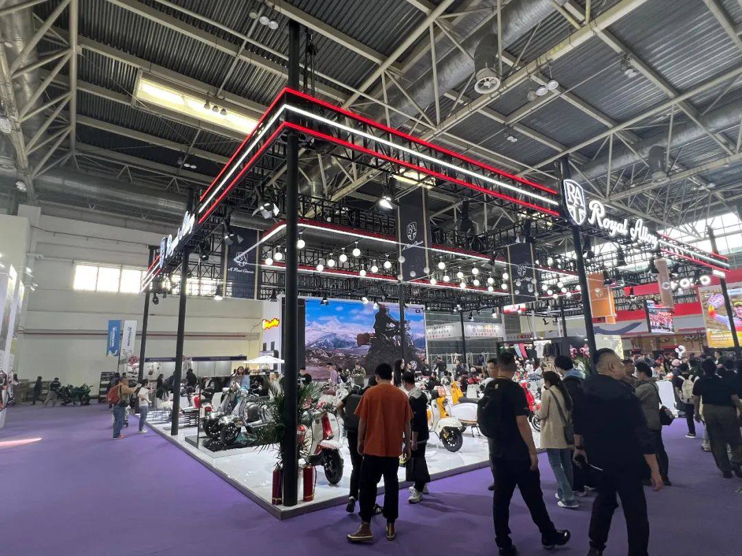 北京摩展 | Royal Alloy携多款新车亮相，经典与潮流共存