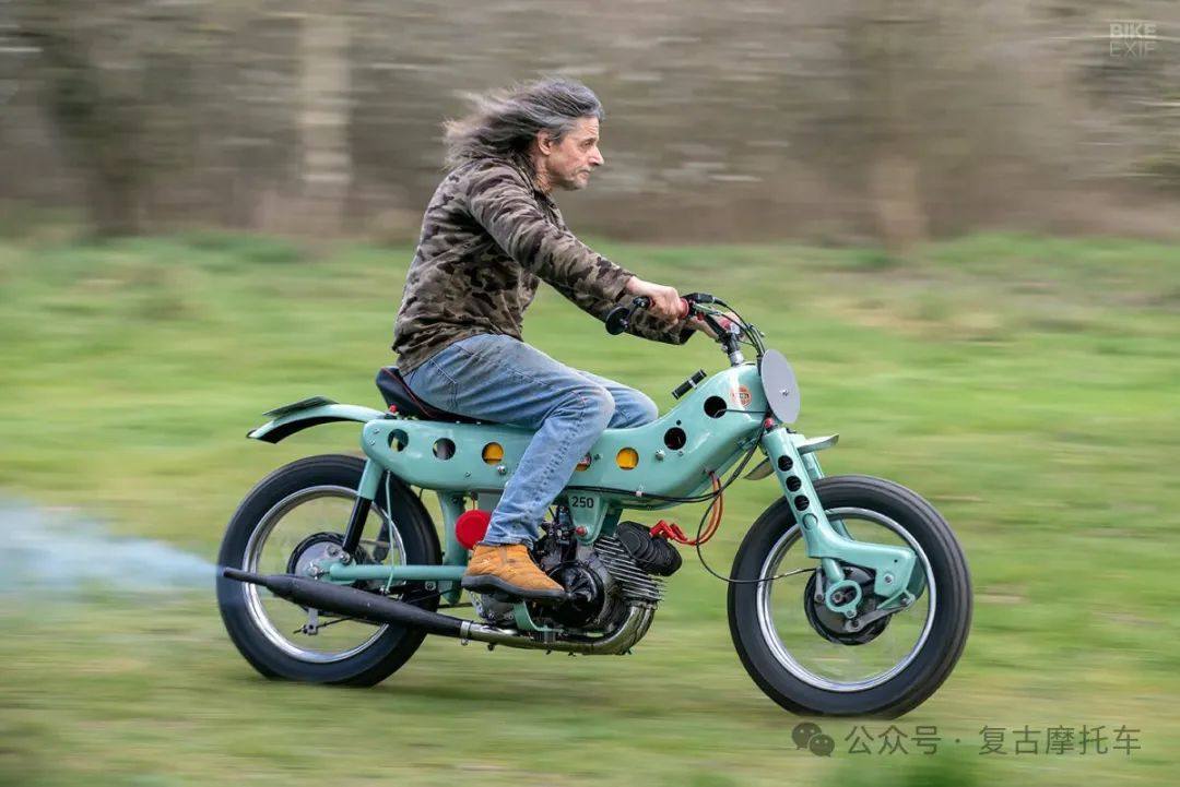 好喜欢这个车架 Ariel Leader 249cc | 每日一车
