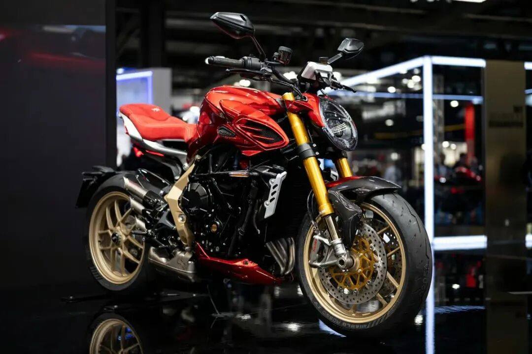 米兰车展丨MV Agusta Brutale 950 Serie Oro发布,全球限量300台