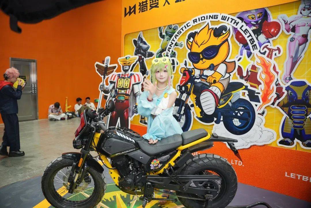 官方正版二次元:猎变联名新车“蜻蜓队长”亮相广州萤火虫漫展!