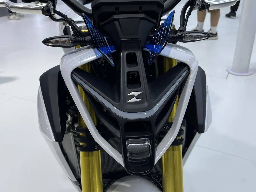 张雪820R正式申报,国产最强三缸街车!附:新款820RR-R、500F