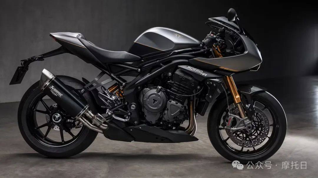 又和腕表跨界联名,凯旋发布Speed Triple 1200 RR百年灵限量版