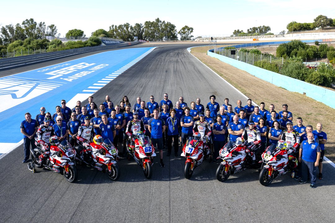 2025 WorldSBK 西班牙站:Yamaha 的七十周年红白纪念图案