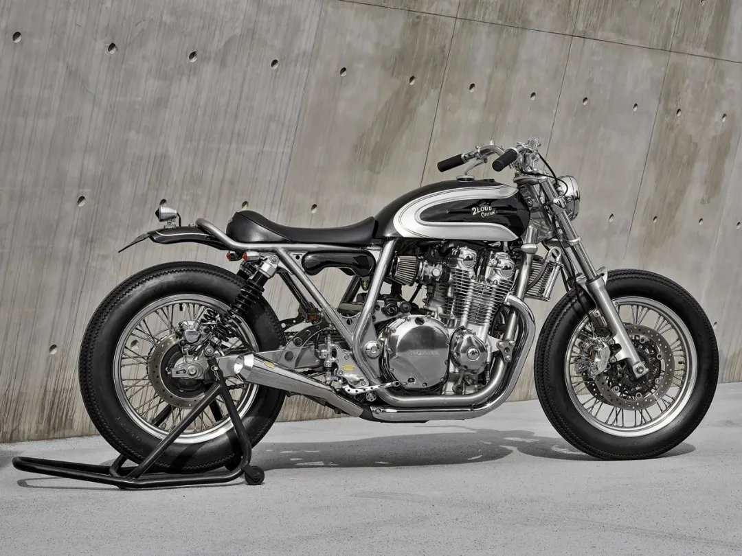 一辆银箭,本田CB1100EX