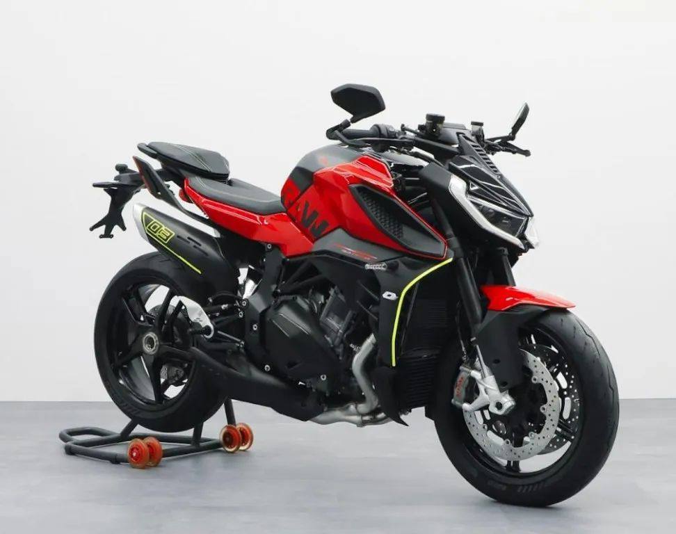 QJMOTOR 追921 ,愿称其为QJ有史以来最漂亮的街车!