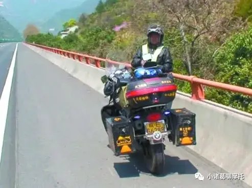 摩托车能否上高速?各省的做法为啥不一样?