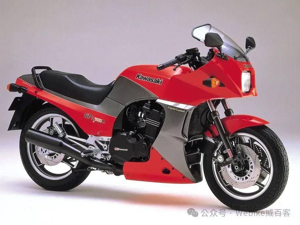 从GPZ900进化而来,兼具运动性和舒适性的街车--川崎ZRX1200S