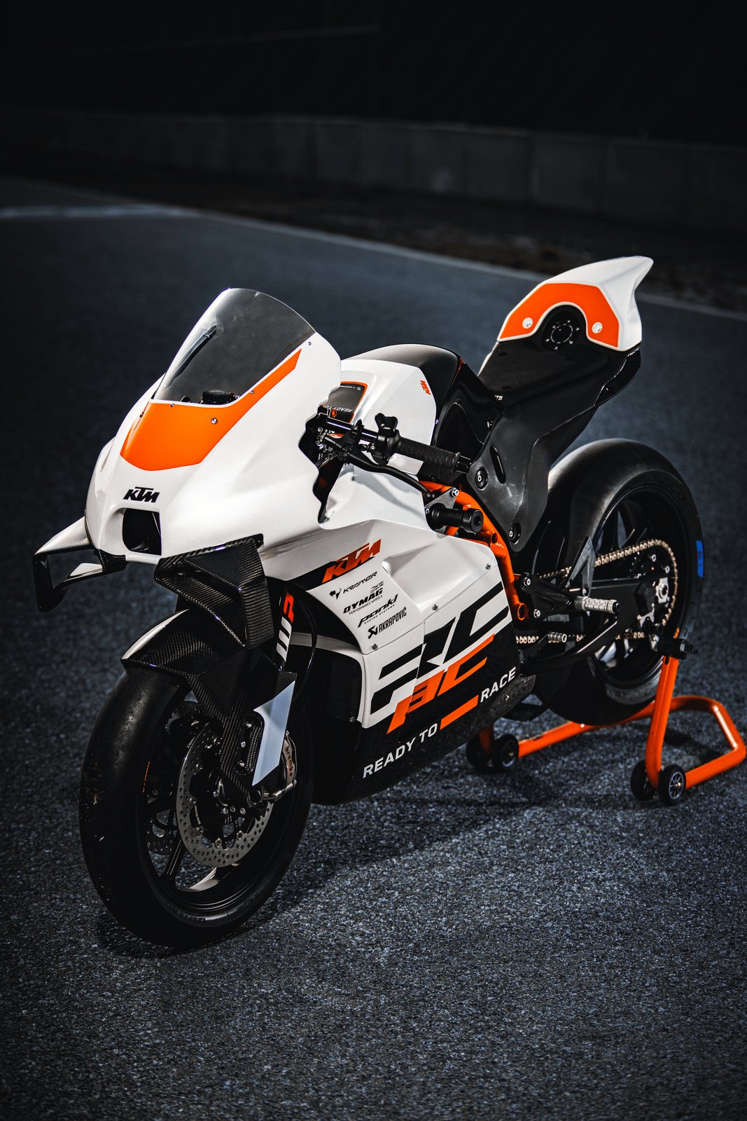 随想曲:意在 Moto2、而非 WorldSSP 的 KTM RC 8C