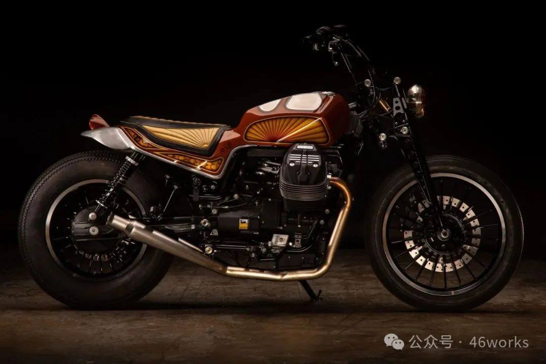极致蜕变：Moto Guzzi V9 | 每日一车