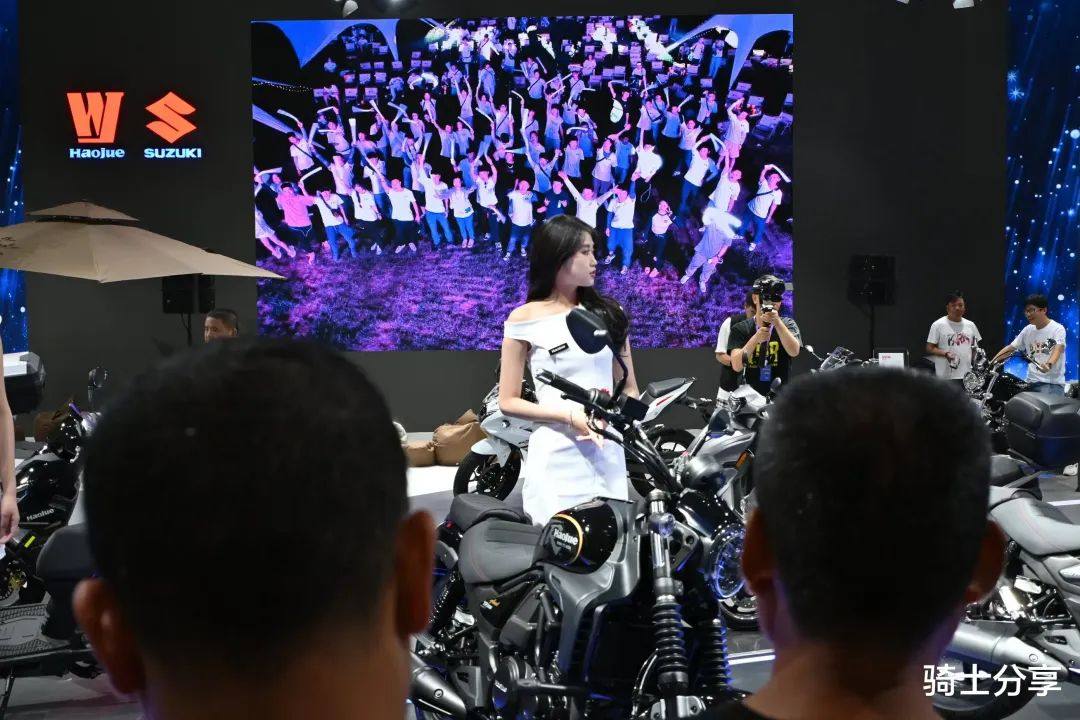 豪爵携旗下新款参展西安摩博会,展台人声鼎沸,产品颇具看点