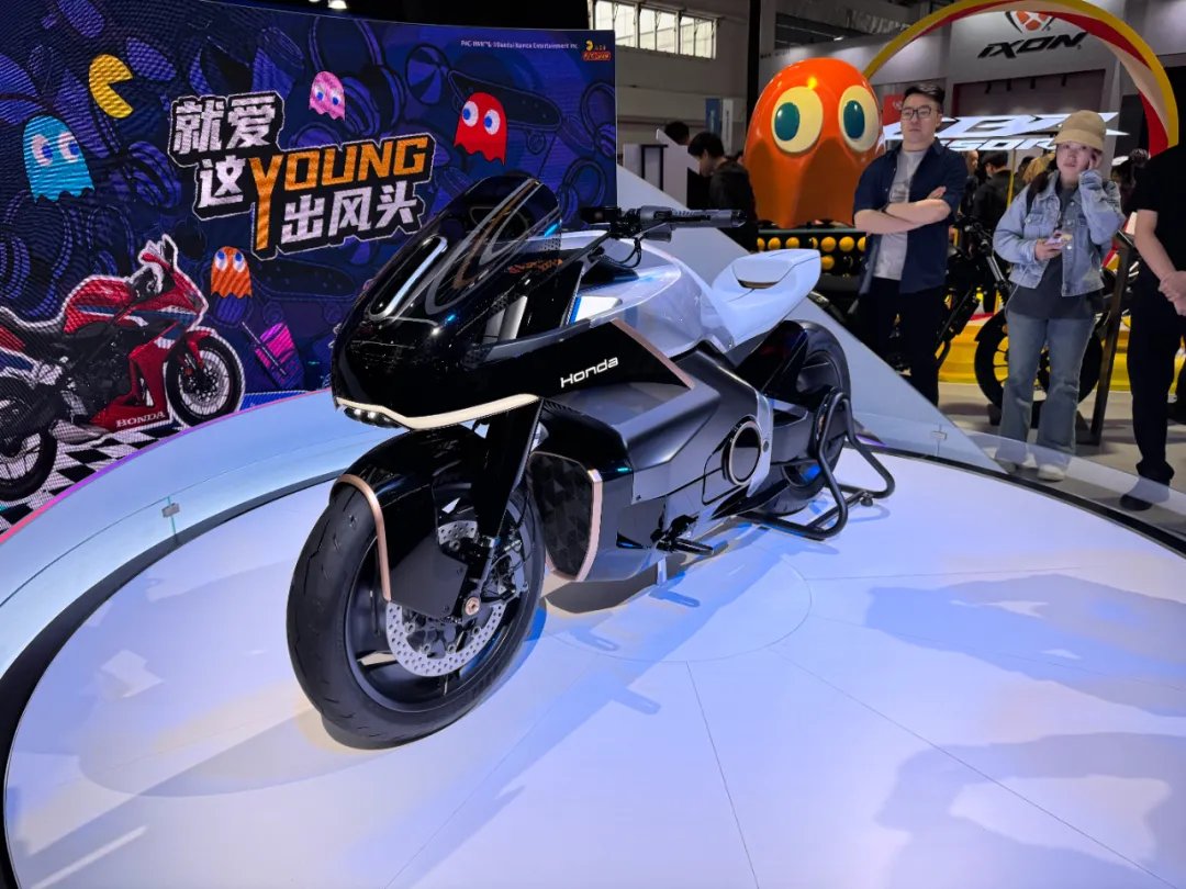2025北京摩展，本田400cc系列发布新花色，CM300推出特装版，还有一款电动概念车展出