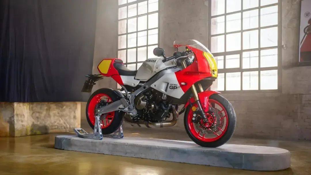 XSR900 GP还不来，雅马哈官方推改件，街车变英伦复古