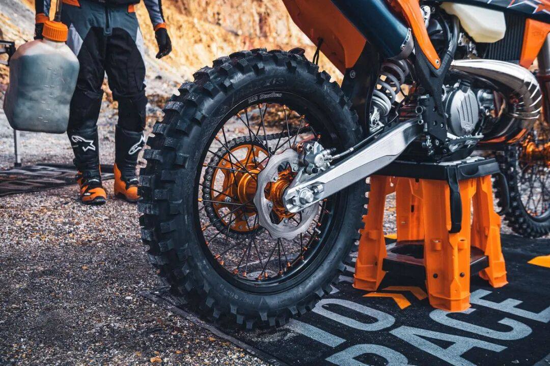 KTM 正在淘汰 PDS 减震器…… 这一举措将彻底改变格局。