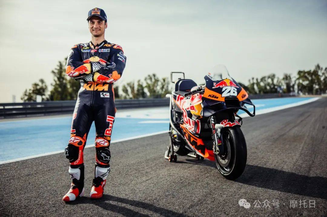 Arai发布RX-7X新版画Pedrosa Shogun,致敬26号车手丹尼尔·佩德罗萨