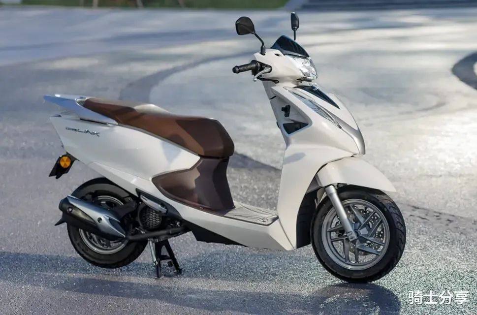 售价10980元起,五羊本田LD125上市,采用全新发动机装配ABS