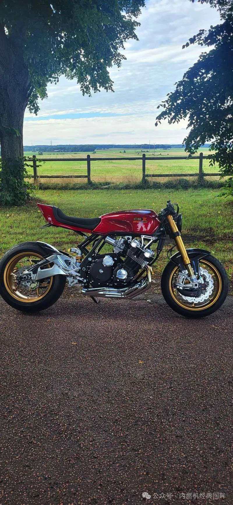 6缸CBX1147改装Café Racer