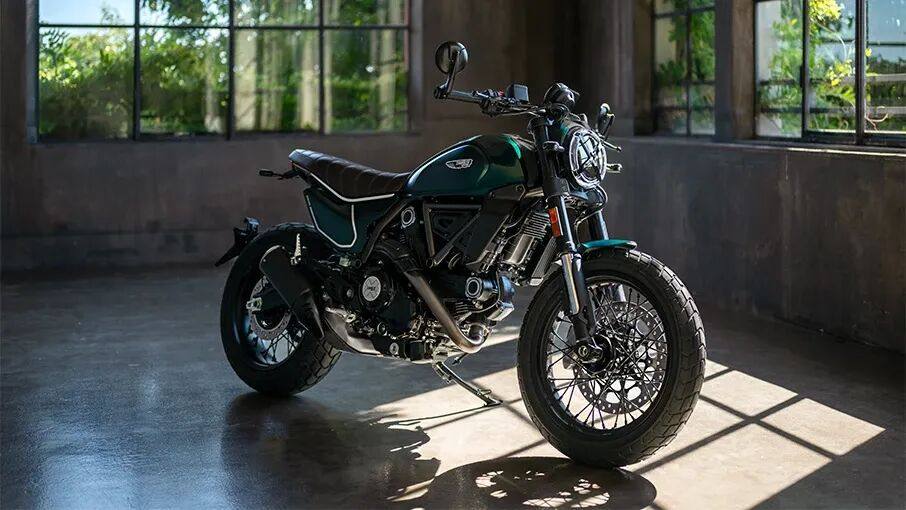 杜卡迪发布2026款Scrambler Nightshift,翡翠绿涂装是西装暴徒的挚爱