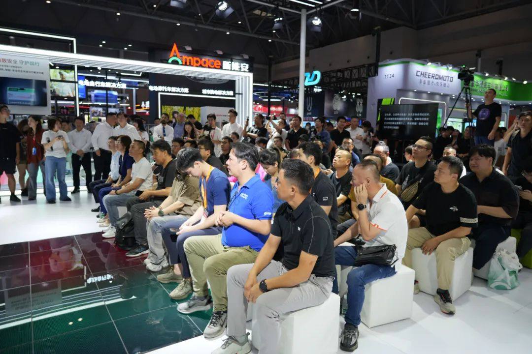 零百加速5.9秒,九号新品亮相重庆2024中国摩博会