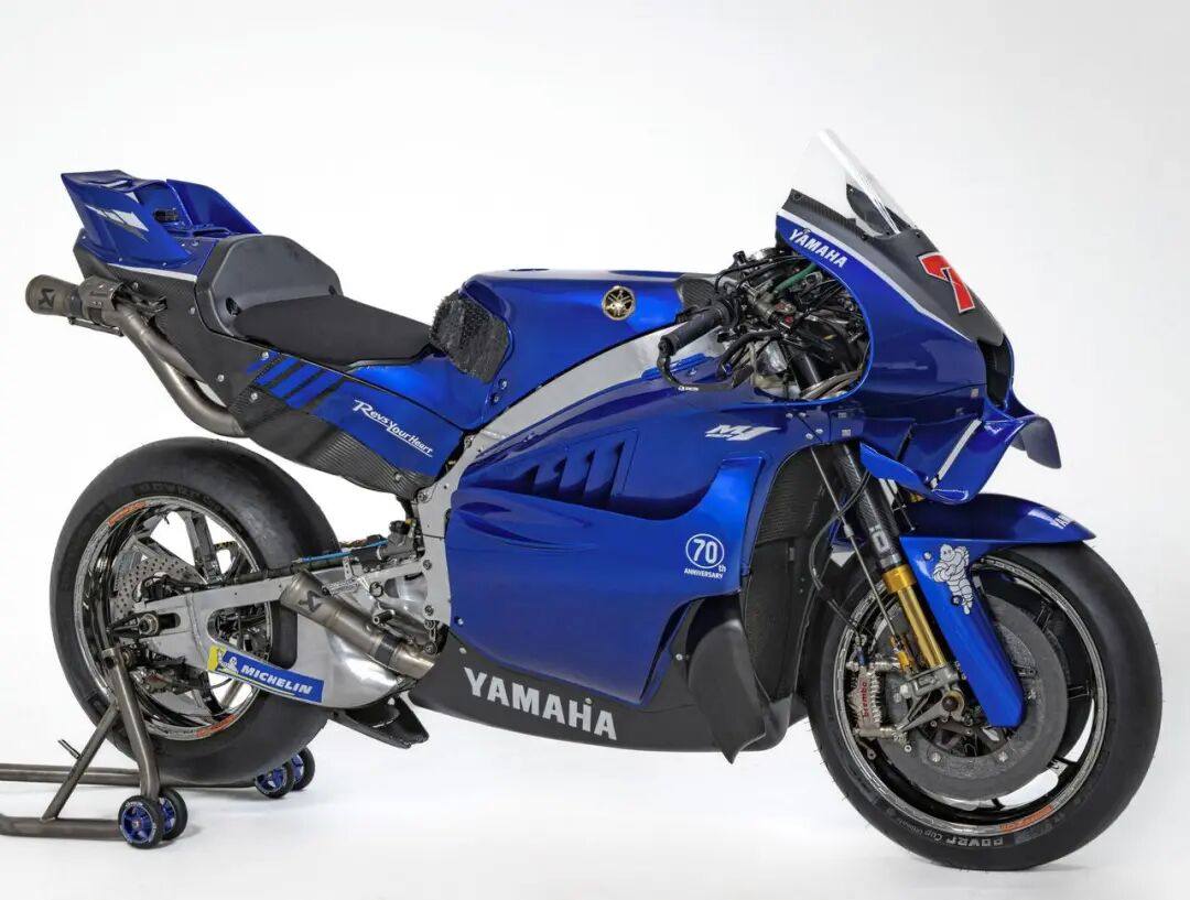 雅马哈发布全新YZR-M1,直列四缸跑车变为了V型四缸跑车